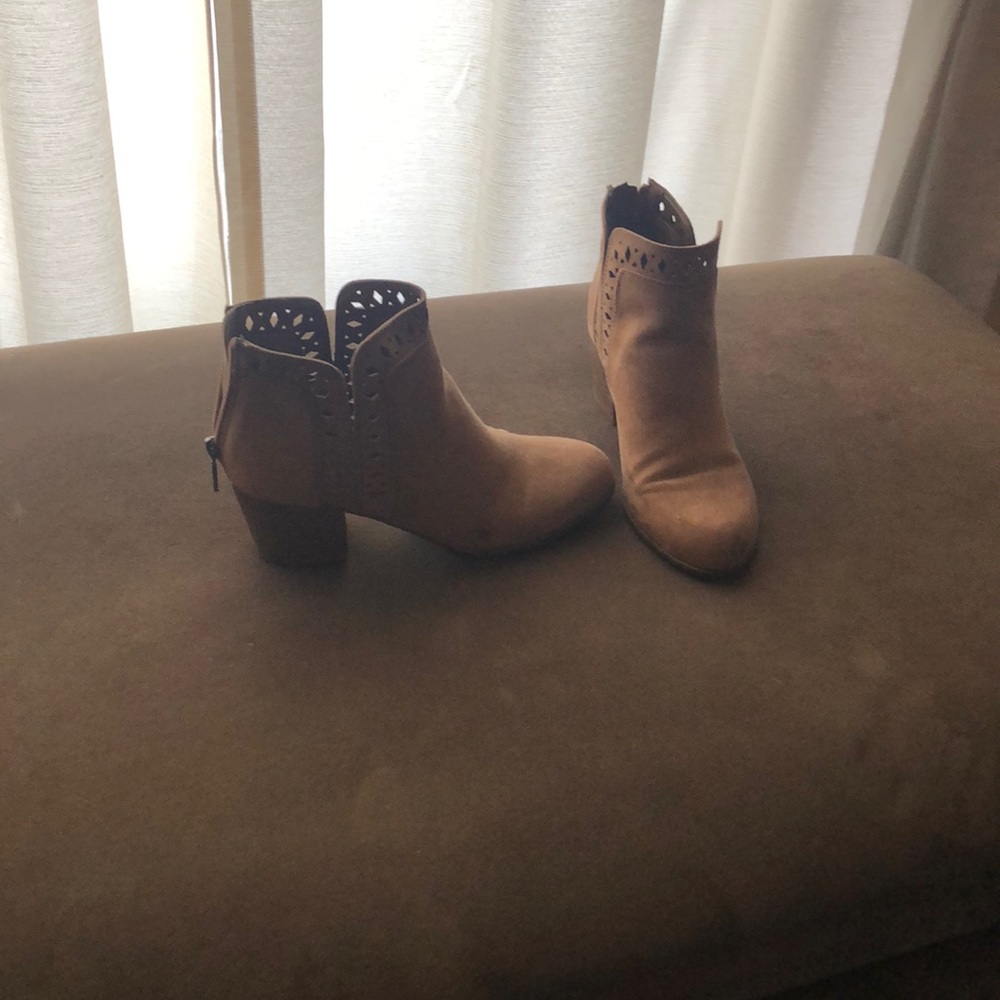 Camel colored booties Size 6.5 Very good condition